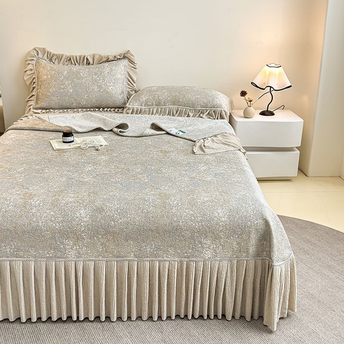 91家纺网 家纺一手货源 找家纺 锦逸家居 2026新款床裙款真PE冰丝凉席 欧陆风情-卡其