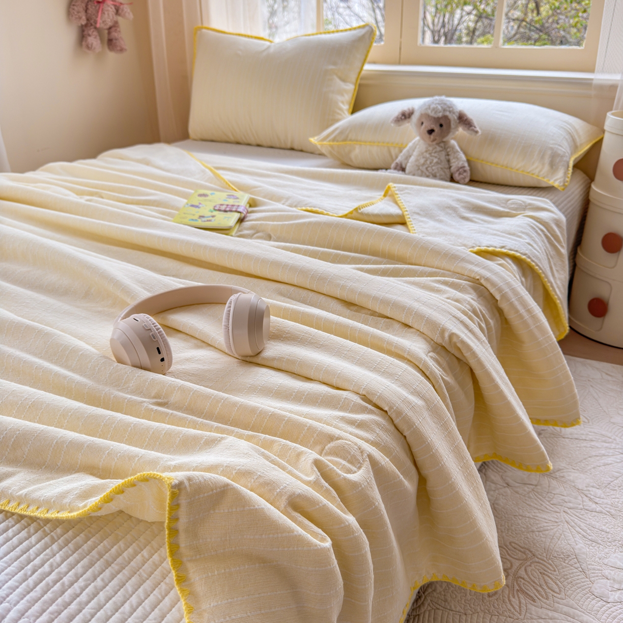 91家纺网 家纺一手货源 找家纺 （总）鑫利来家纺 2026新款纯色无印风夏被简约素色法式麻夏凉被阳离子色织提花单人双人学生夏凉被空调被-场景二