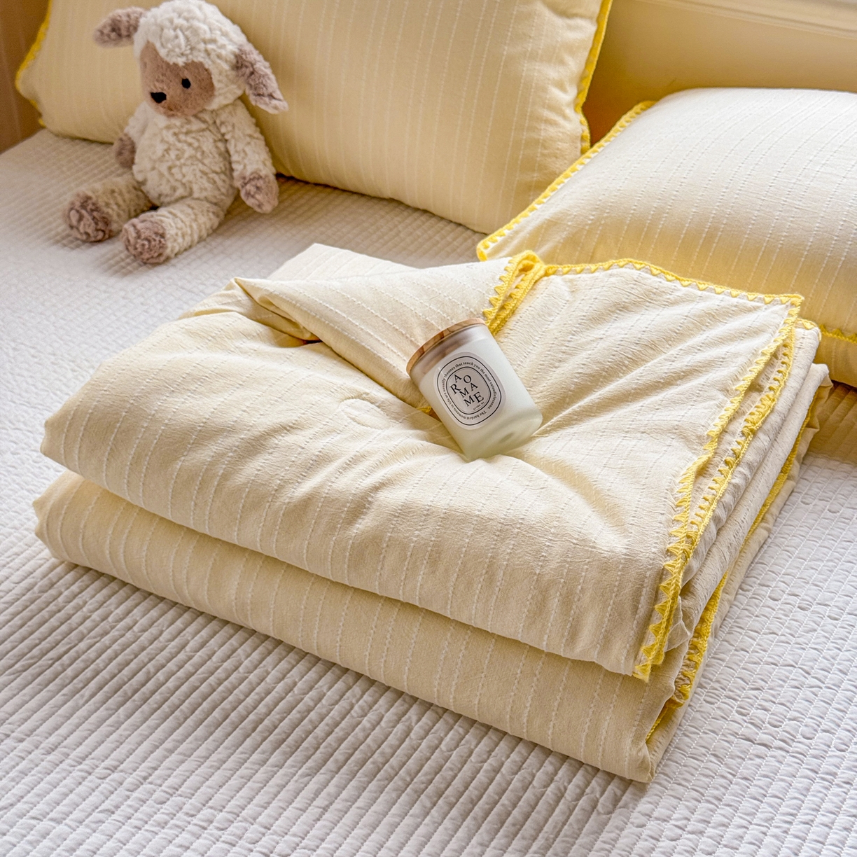 91家纺网 家纺一手货源 找家纺 （总）鑫利来家纺 2026新款纯色无印风夏被简约素色法式麻夏凉被阳离子色织提花单人双人学生夏凉被空调被-场景二