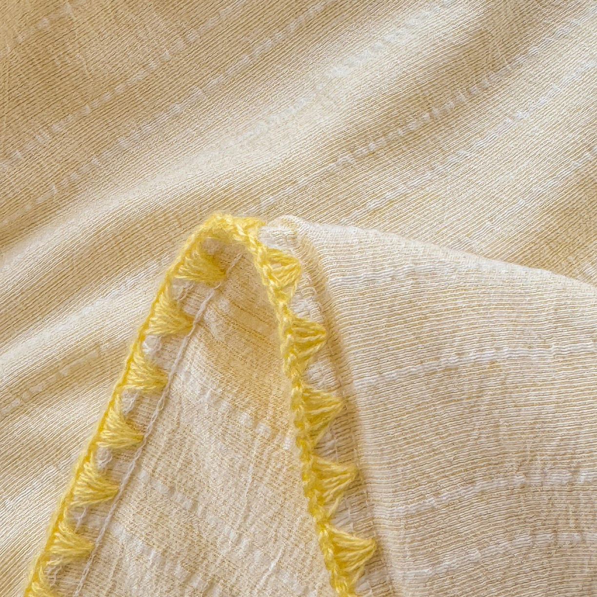 91家纺网 家纺一手货源 找家纺 （总）鑫利来家纺 2026新款纯色无印风夏被简约素色法式麻夏凉被阳离子色织提花单人双人学生夏凉被空调被-场景二