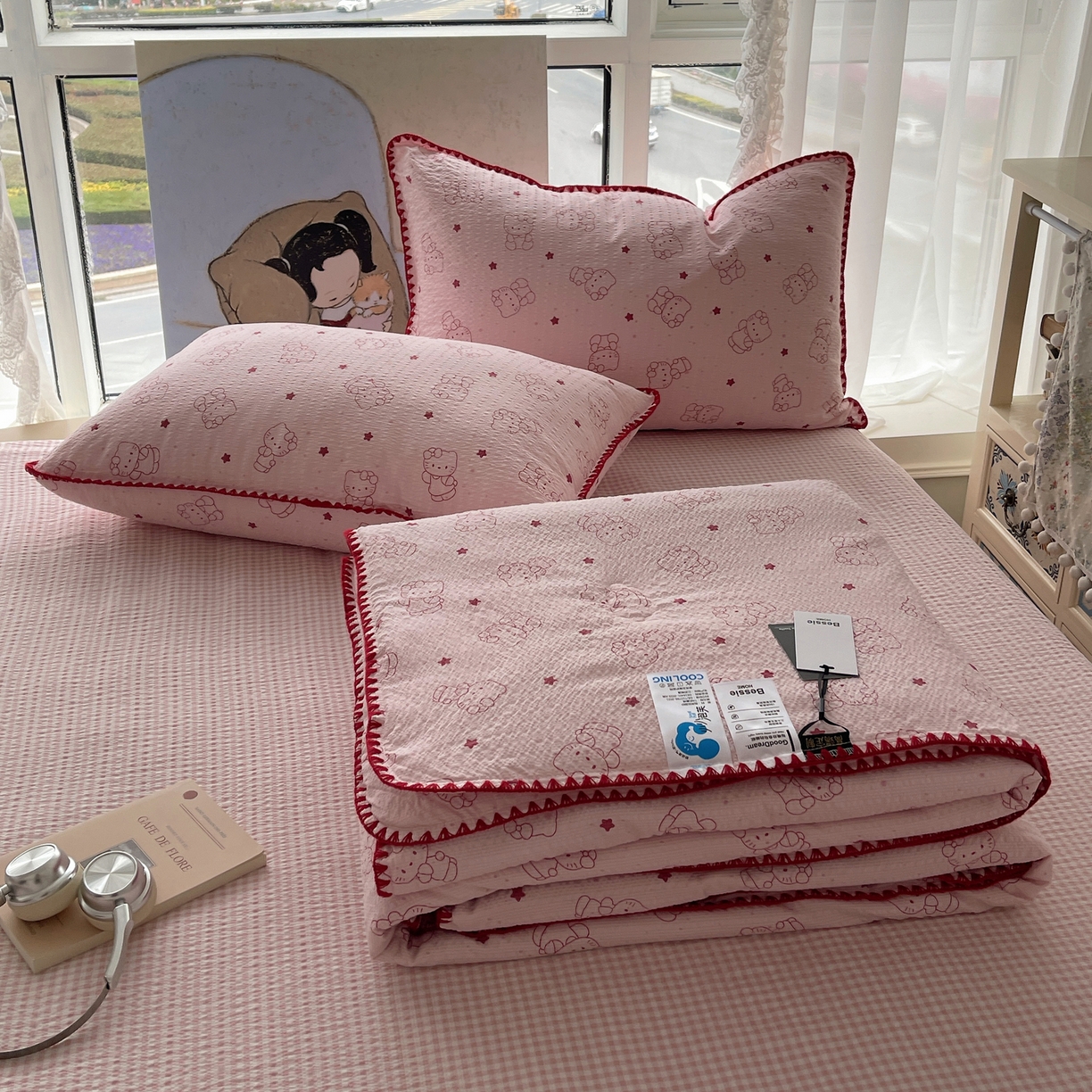 91家纺网 家纺一手货源 找家纺 几禾 2026春夏新款泡芙纱贝壳边夏被夏凉被空调被四件套 欧包-描线小猫粉