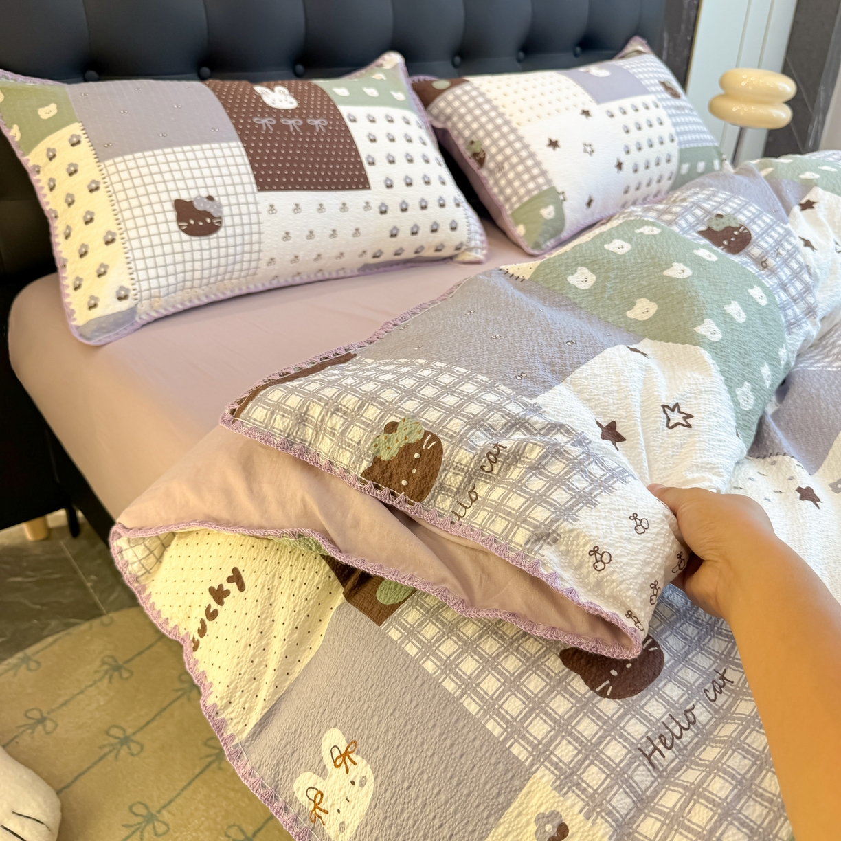 91家纺网 家纺一手货源 找家纺 盼季家纺 2026新款水洗棉印花贝壳绣四件套 贝壳绣-复古猫咪酱