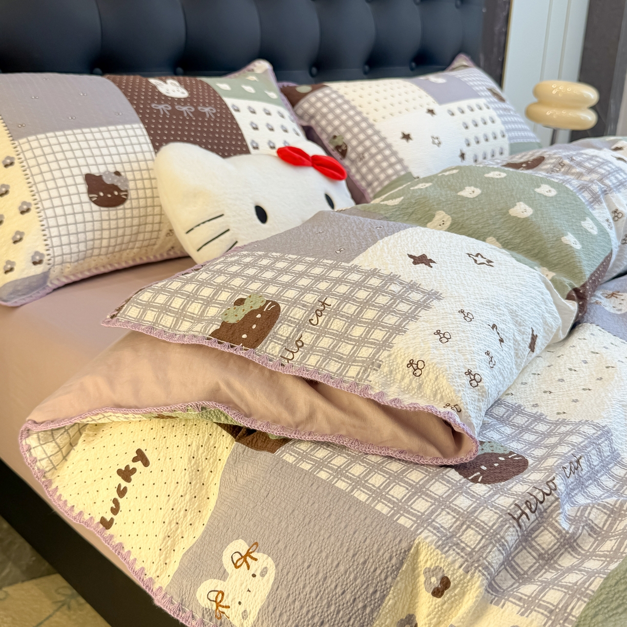 91家纺网 家纺一手货源 找家纺 盼季家纺 2026新款水洗棉印花贝壳绣四件套 贝壳绣-复古猫咪酱