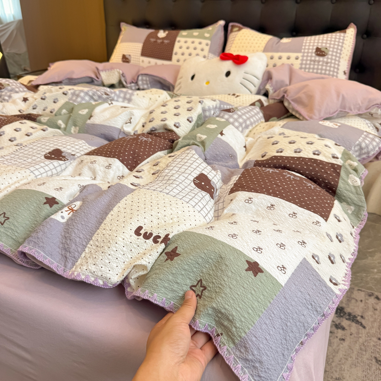 91家纺网 家纺一手货源 找家纺 盼季家纺 2026新款水洗棉印花贝壳绣四件套 贝壳绣-复古猫咪酱