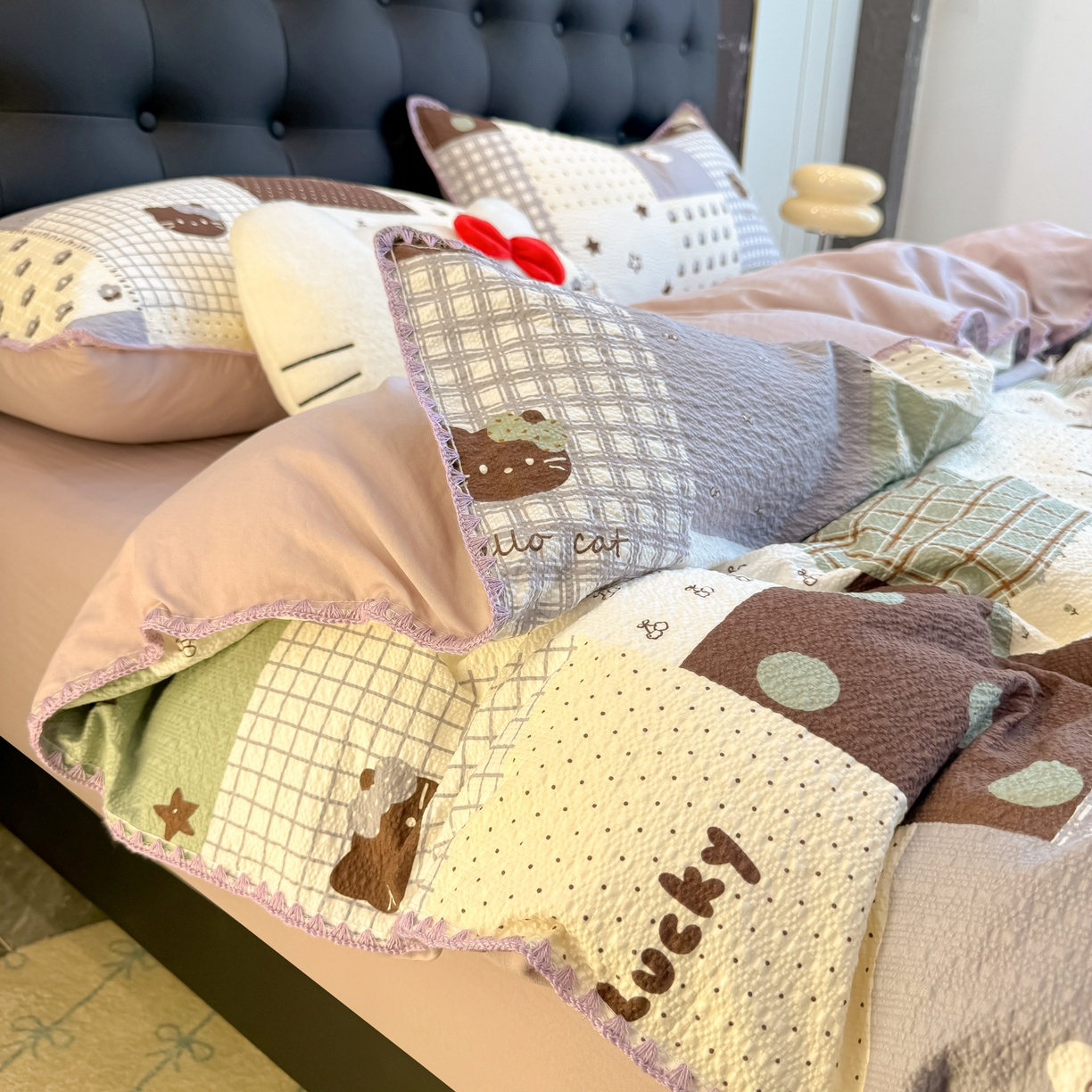 91家纺网 家纺一手货源 找家纺 盼季家纺 2026新款水洗棉印花贝壳绣四件套 贝壳绣-复古猫咪酱