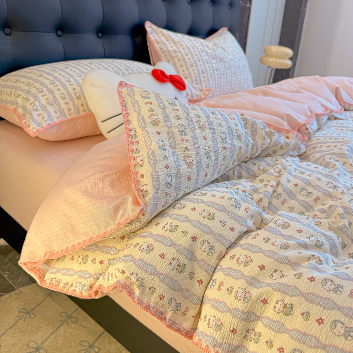 91家纺网 家纺一手货源 找家纺 盼季家纺 2026新款水洗棉印花贝壳绣四件套 贝壳绣-萌宠喵喵