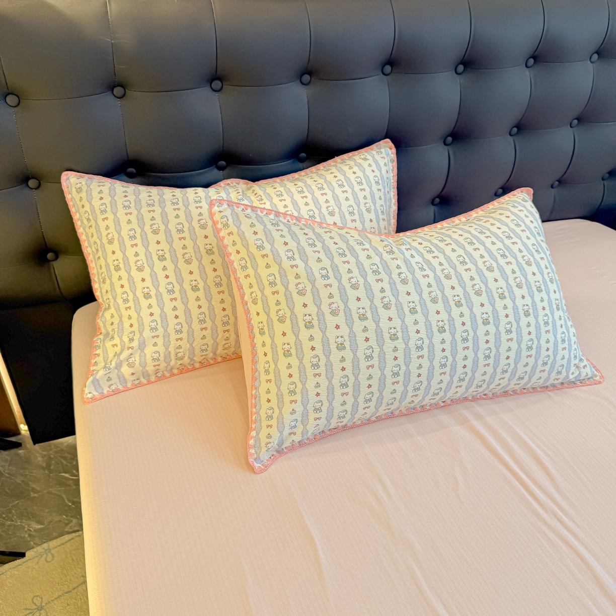 91家纺网 家纺一手货源 找家纺 盼季家纺 2026新款水洗棉印花贝壳绣四件套 贝壳绣-萌宠喵喵