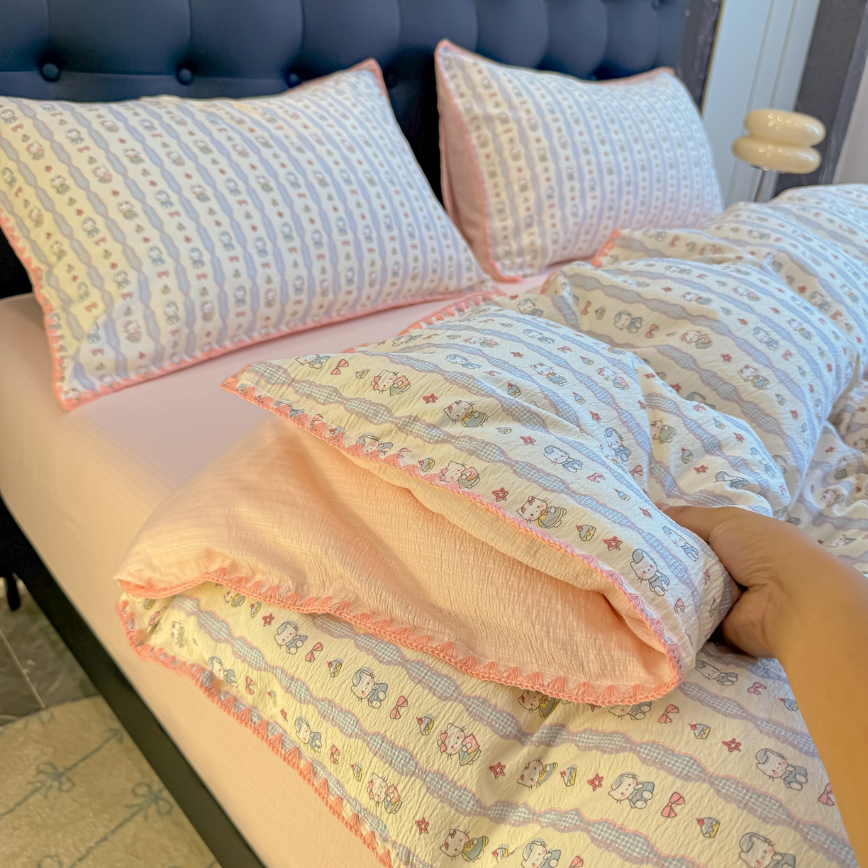 91家纺网 家纺一手货源 找家纺 盼季家纺 2026新款水洗棉印花贝壳绣四件套 贝壳绣-萌宠喵喵