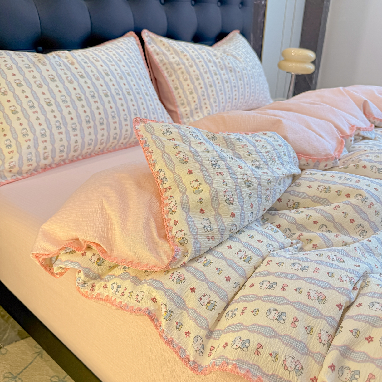 91家纺网 家纺一手货源 找家纺 盼季家纺 2026新款水洗棉印花贝壳绣四件套 贝壳绣-萌宠喵喵