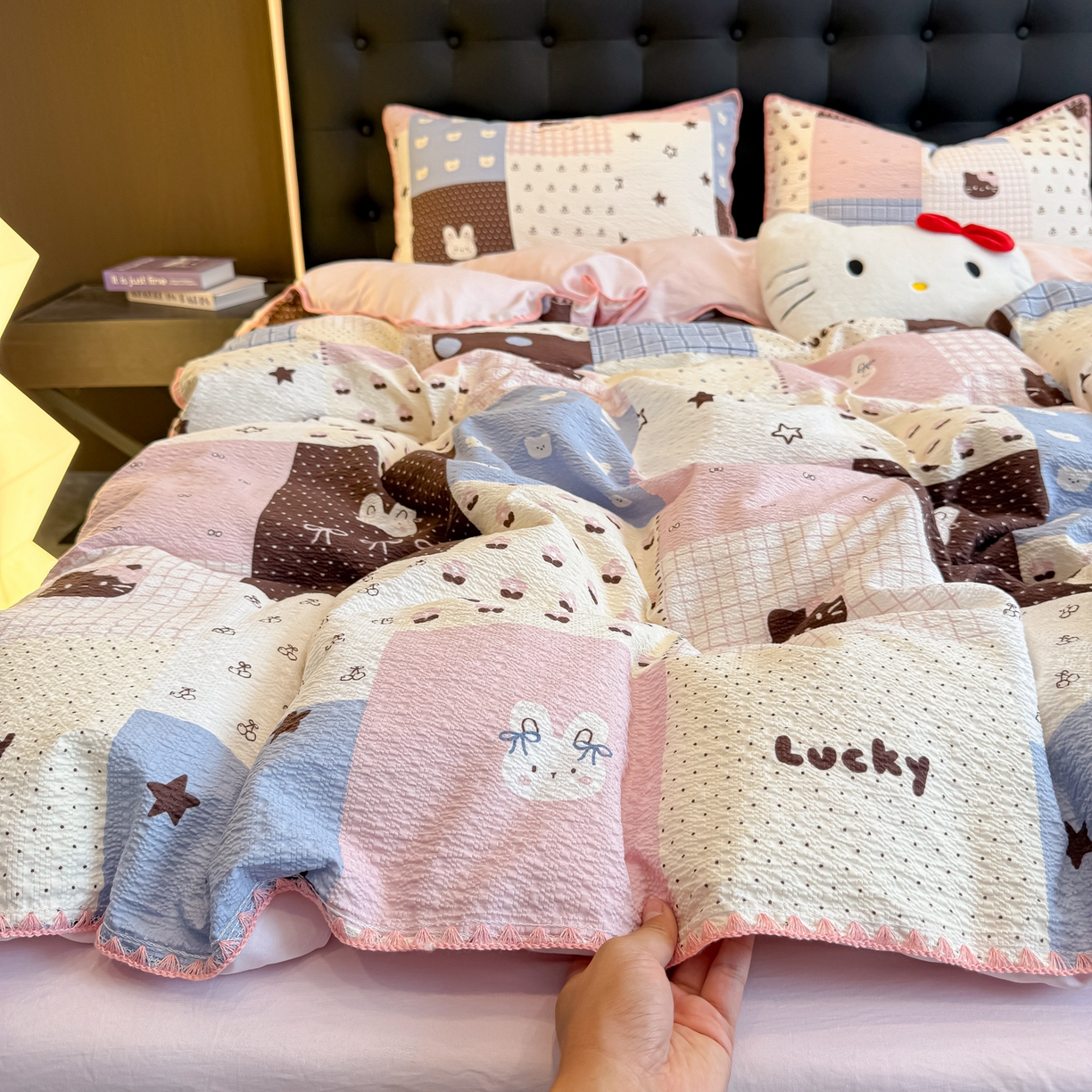 91家纺网 家纺一手货源 找家纺 盼季家纺 2026新款水洗棉印花贝壳绣四件套 贝壳绣-拼布猫咪酱