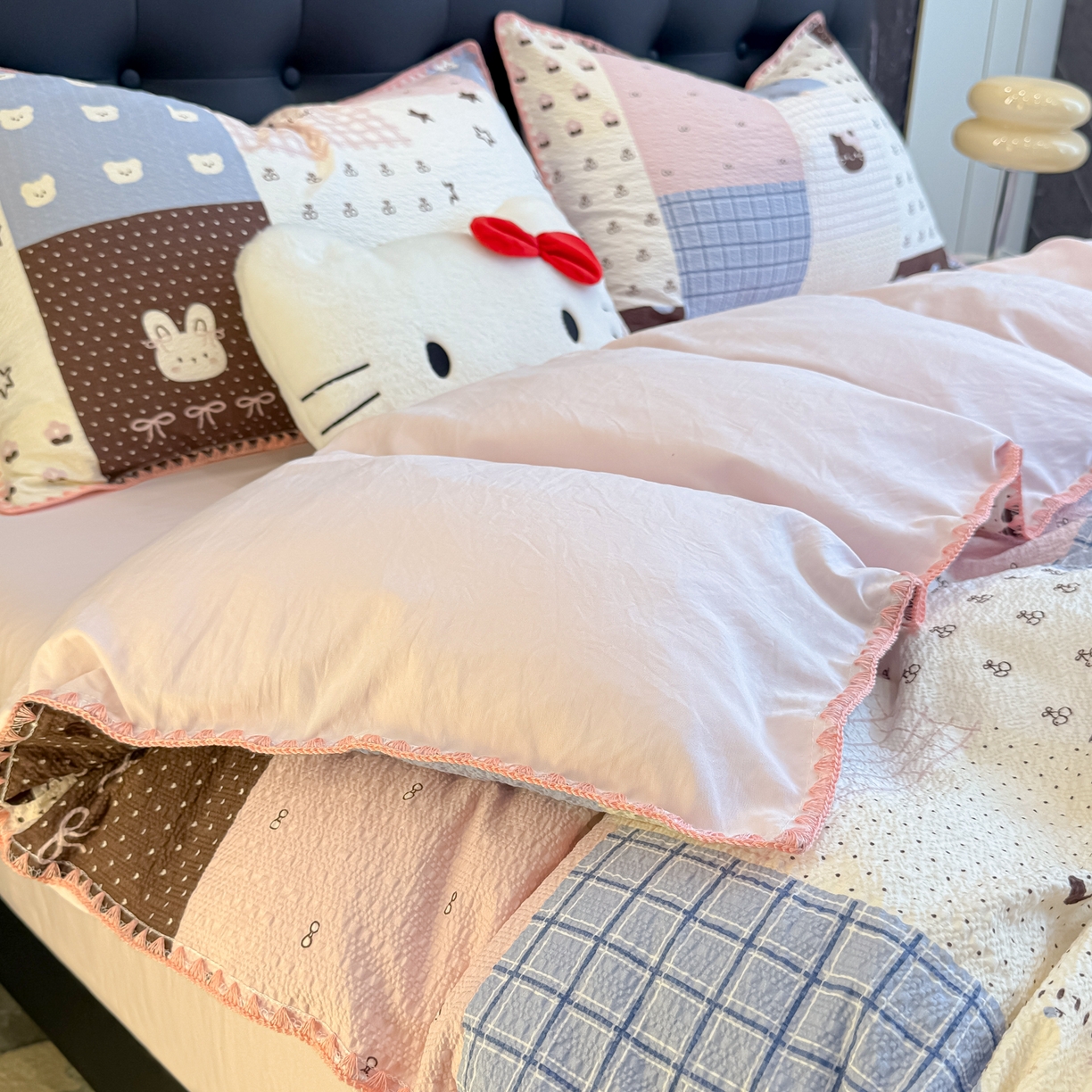 91家纺网 家纺一手货源 找家纺 盼季家纺 2026新款水洗棉印花贝壳绣四件套 贝壳绣-拼布猫咪酱