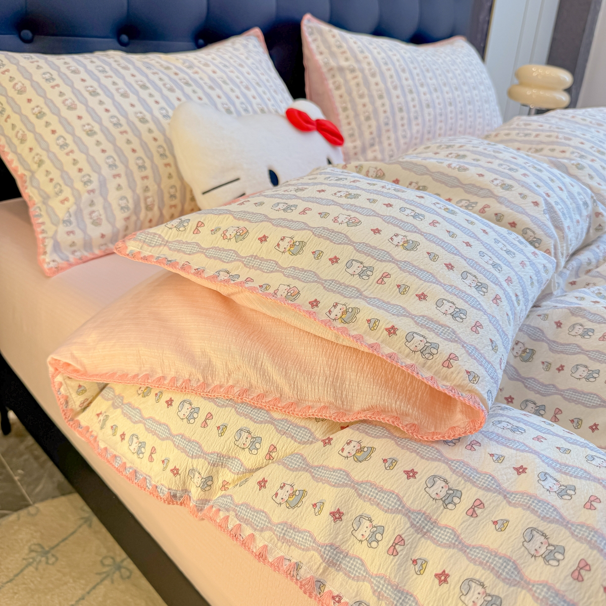 91家纺网 家纺一手货源 找家纺 盼季家纺 2026新款水洗棉印花贝壳绣四件套 贝壳绣-萌宠喵喵