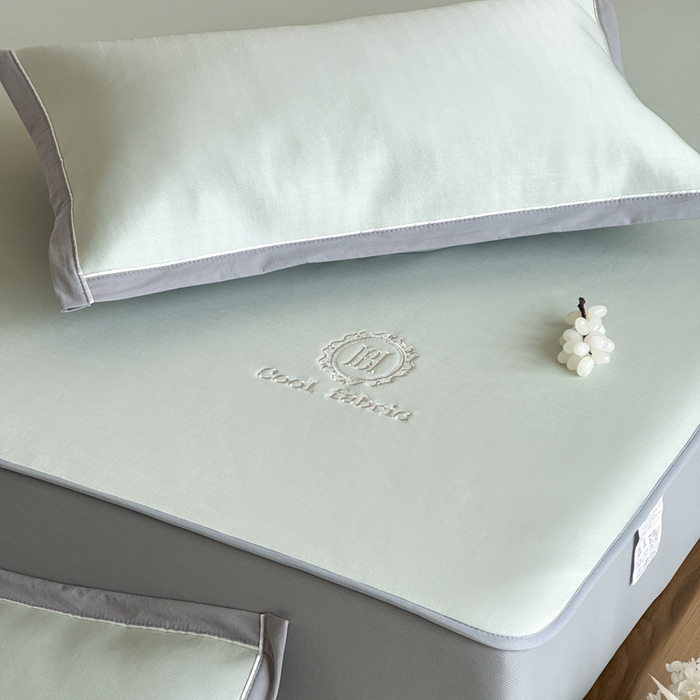 91家纺网 家纺一手货源 找家纺 席佬大 2026新款cool凉感PE肌理纹莫奈冰丝抗菌凉席席子系列 豆绿-床笠款