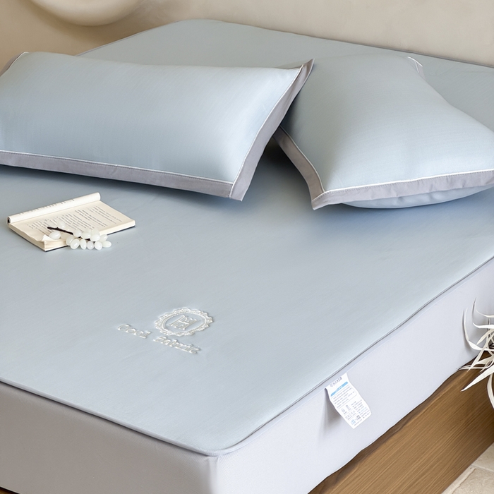 91家纺网 家纺一手货源 找家纺 席佬大 2026新款cool凉感PE肌理纹莫奈冰丝抗菌凉席席子系列 雾蓝-床笠款