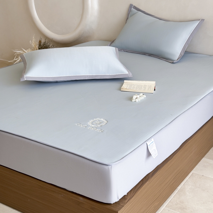 91家纺网 家纺一手货源 找家纺 席佬大 2026新款cool凉感PE肌理纹莫奈冰丝抗菌凉席席子系列 雾蓝-床笠款