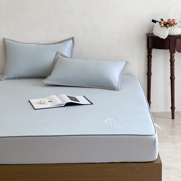 91家纺网 家纺一手货源 找家纺 席佬大 2026新款cool凉感PE肌理纹莫奈冰丝抗菌凉席席子系列 雾蓝-床笠款