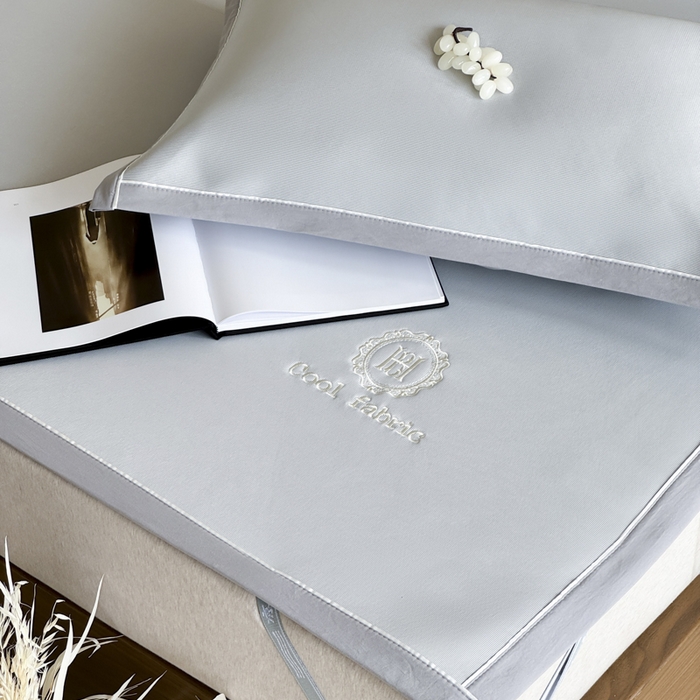 91家纺网 家纺一手货源 找家纺 席佬大 2026新款cool凉感PE肌理纹莫奈冰丝抗菌凉席席子系列 云灰-平席款