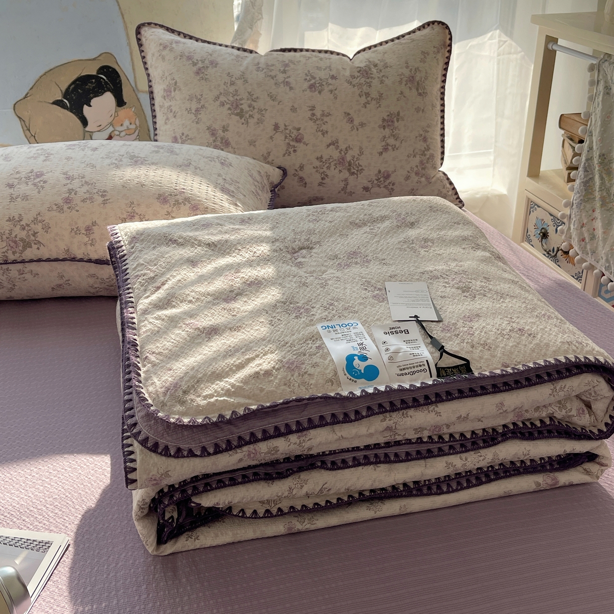 91家纺网 家纺一手货源 找家纺 几禾 2026春夏新款泡芙纱贝壳边夏被夏凉被空调被四件套 欧包-柔紫碎花屿