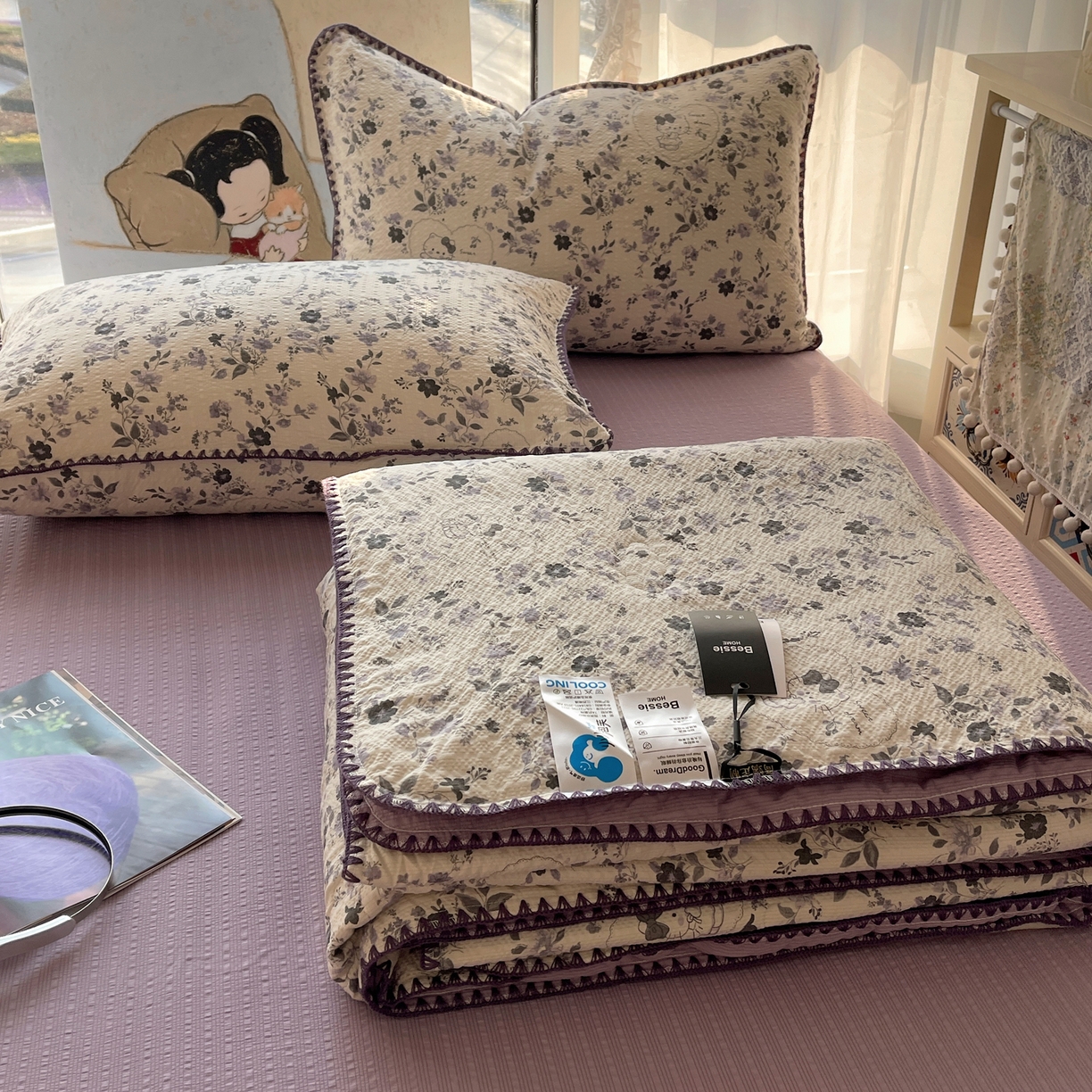 91家纺网 家纺一手货源 找家纺 几禾 2026春夏新款泡芙纱贝壳边夏被夏凉被空调被四件套 欧包-小猫秘境紫