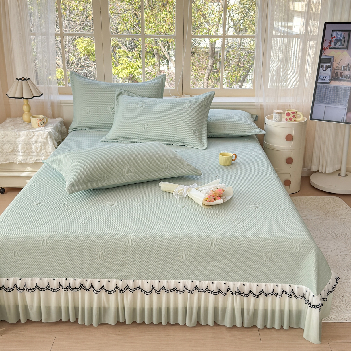 91家纺网 家纺一手货源 找家纺 鑫利来家纺 2026新款A类PE乙纶凉豆豆凉席高分子提花凉感冰豆豆床裙款凉席三件套 爱心蝴蝶结-抹茶绿