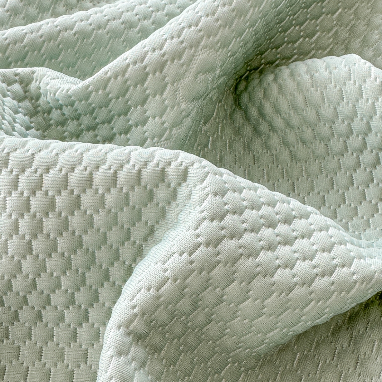 91家纺网 家纺一手货源 找家纺 鑫利来家纺 2026新款A类PE乙纶凉豆豆凉席高分子提花凉感冰豆豆床裙款凉席三件套 爱心蝴蝶结-抹茶绿