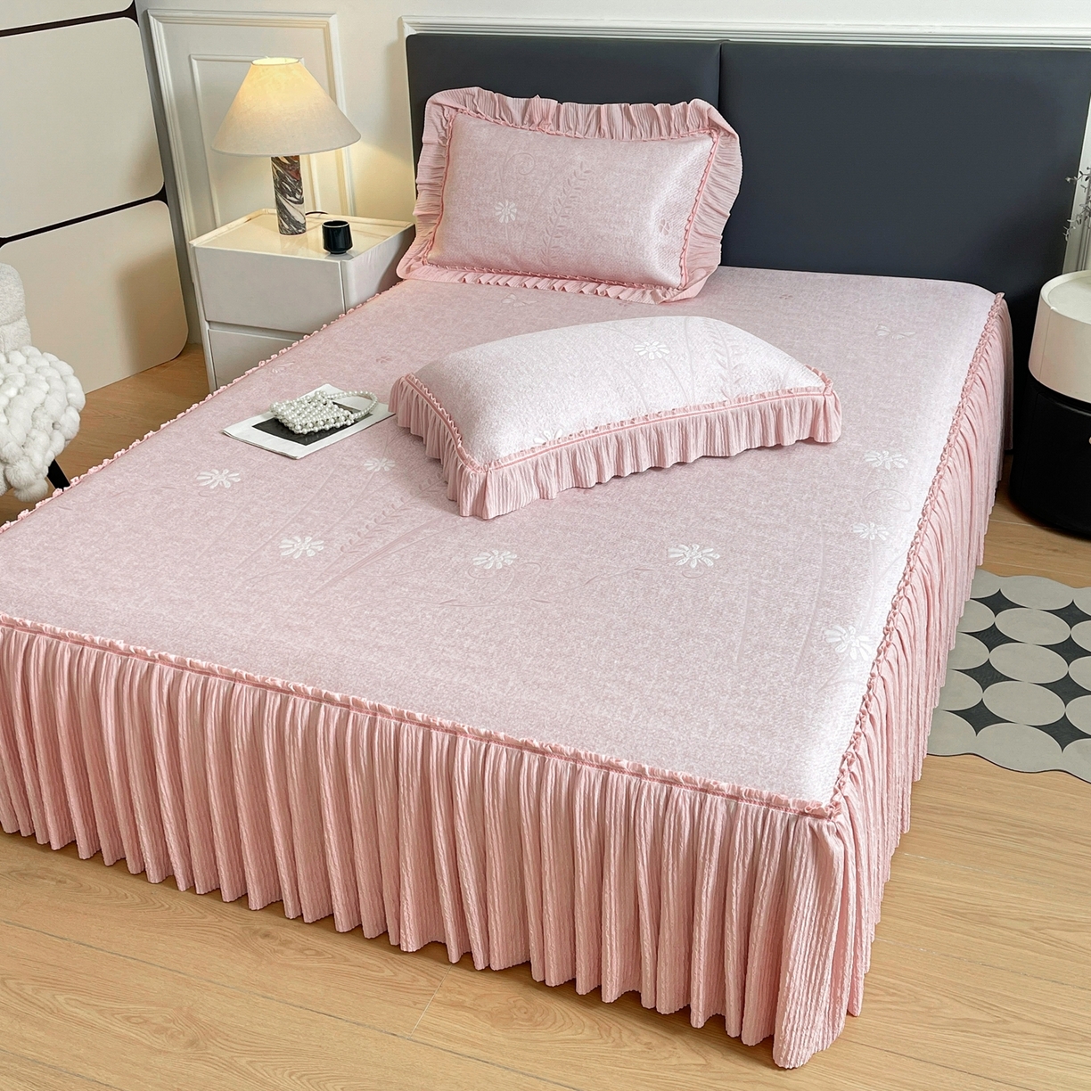 91家纺网 家纺一手货源 找家纺 绒艺席业 2026年新款立体浮雕工艺正宗凉感豆豆席凉席席子-床裙款 豆豆彩蝶-粉色