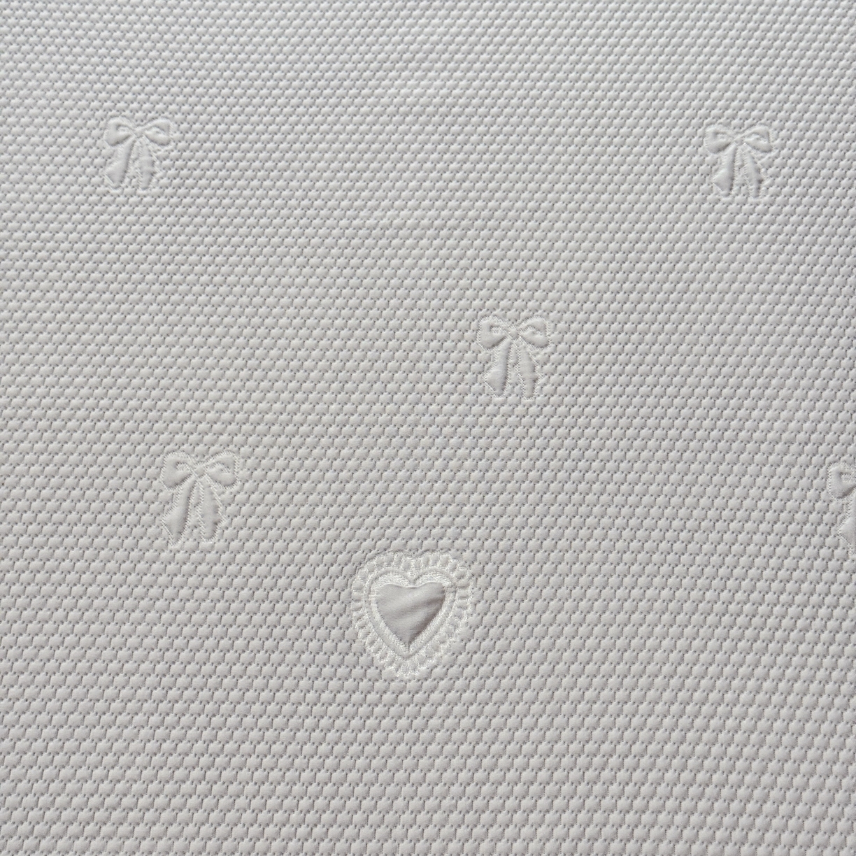 91家纺网 家纺一手货源 找家纺 鑫利来家纺 2026新款A类PE乙纶凉豆豆凉席高分子提花凉感冰豆豆床裙款凉席三件套 爱心蝴蝶结-星空灰