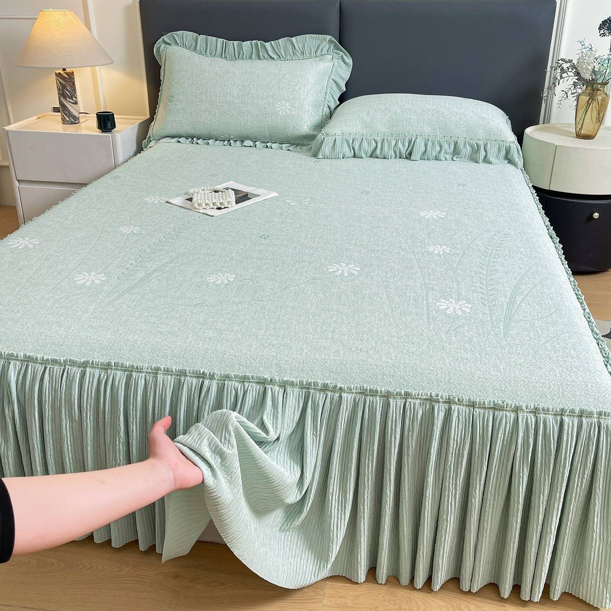 91家纺网 家纺一手货源 找家纺 绒艺席业 2026年新款立体浮雕工艺正宗凉感豆豆席凉席席子-床裙款 豆豆彩蝶-绿色