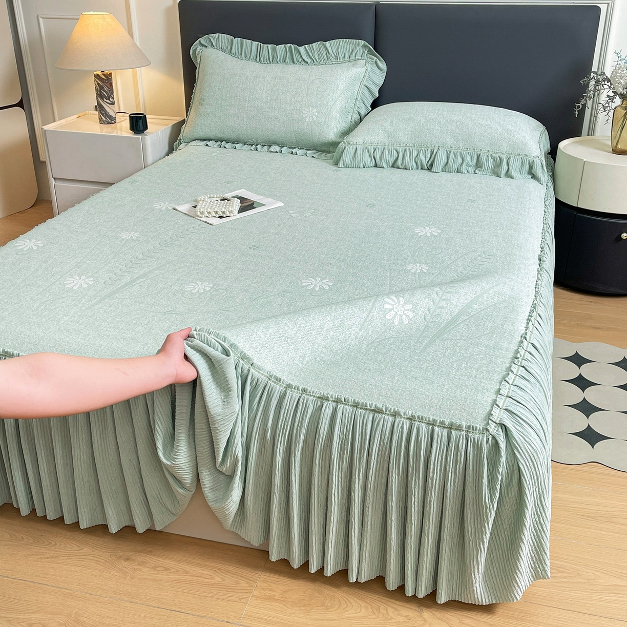 91家纺网 家纺一手货源 找家纺 绒艺席业 2026年新款立体浮雕工艺正宗凉感豆豆席凉席席子-床裙款 豆豆彩蝶-绿色