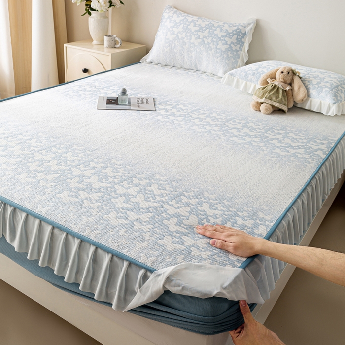 91家纺网 家纺一手货源 找家纺 伊人坊 2026新款A类550克凉感提花值过0.21冰豆豆家用凉席子三件套夏季-花边床笠款 花蝴蝶-蓝