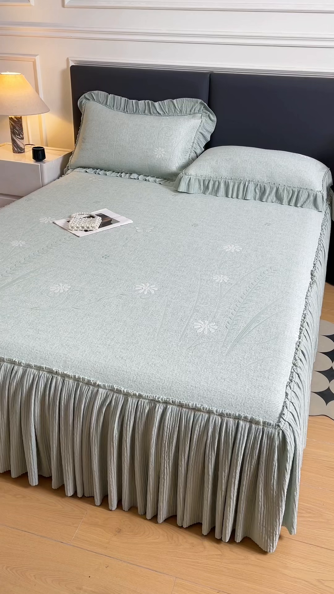 91家纺网 家纺一手货源 找家纺 绒艺席业 2026年新款立体浮雕工艺正宗凉感豆豆席凉席席子-床裙款 豆豆彩蝶-绿色