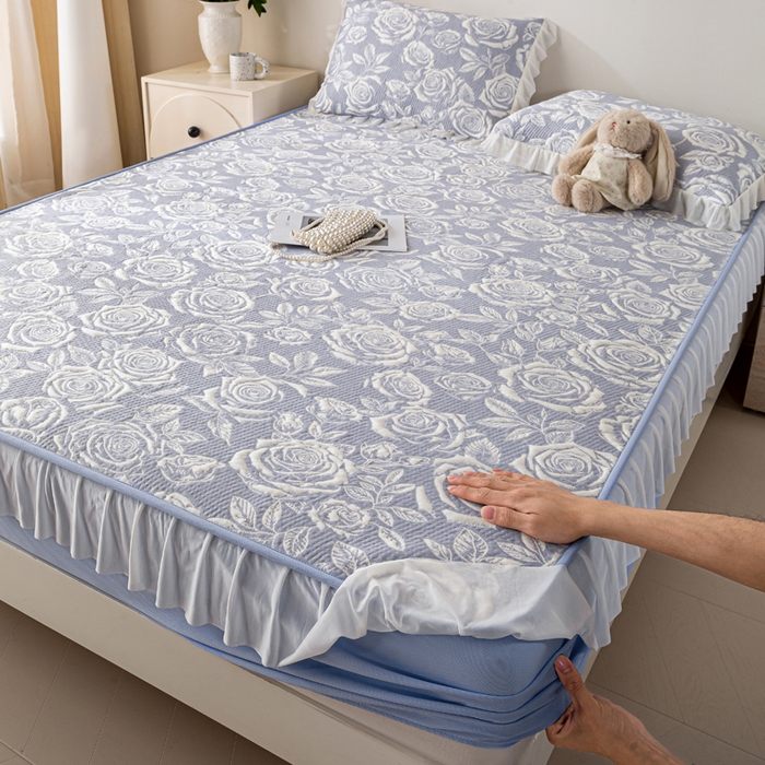 91家纺网 家纺一手货源 找家纺 伊人坊 2026新款A类550克凉感提花值过0.21冰豆豆家用凉席子三件套夏季-花边床笠款 玫瑰-蓝紫