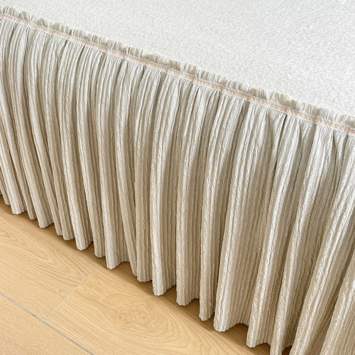 91家纺网 家纺一手货源 找家纺 绒艺席业 2026年新款立体浮雕工艺正宗凉感豆豆席凉席席子-床裙款 豆豆彩蝶-香槟