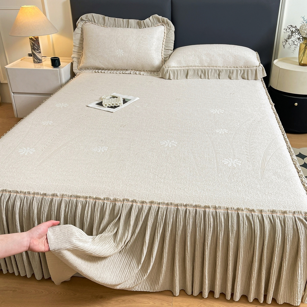 91家纺网 家纺一手货源 找家纺 绒艺席业 2026年新款立体浮雕工艺正宗凉感豆豆席凉席席子-床裙款 豆豆彩蝶-香槟