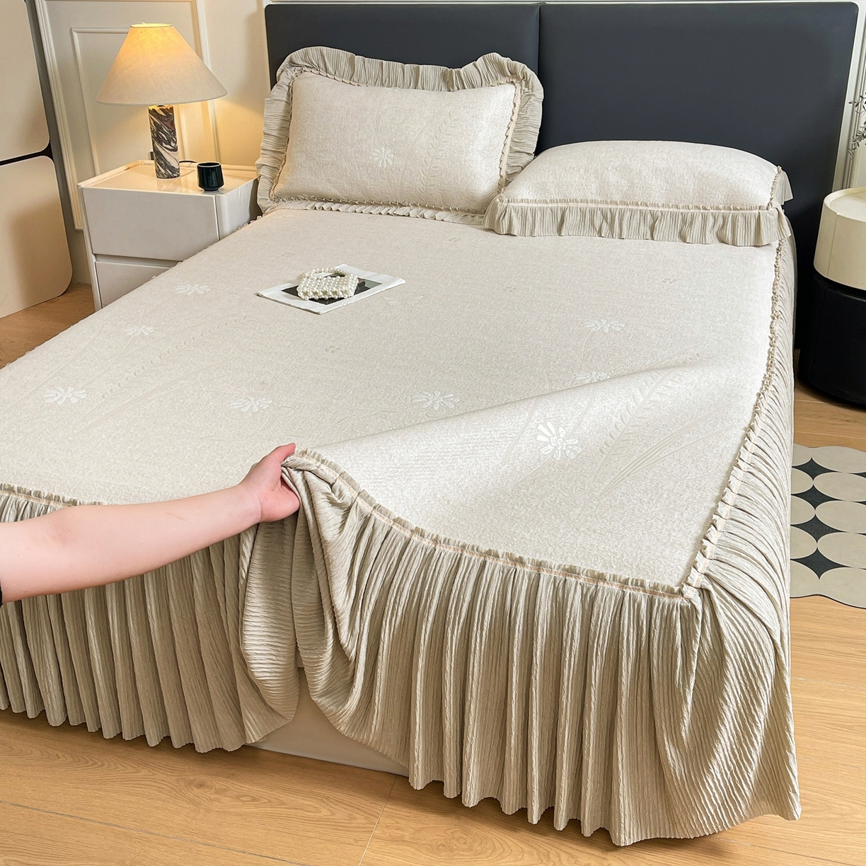 91家纺网 家纺一手货源 找家纺 绒艺席业 2026年新款立体浮雕工艺正宗凉感豆豆席凉席席子-床裙款 豆豆彩蝶-香槟