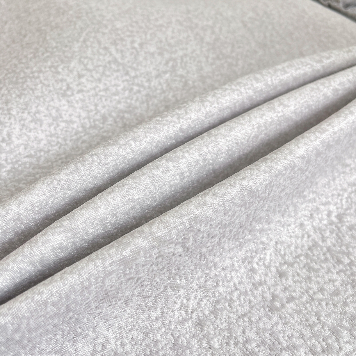 91家纺网 家纺一手货源 找家纺 绒艺席业 2026年新款立体浮雕工艺正宗凉感豆豆席凉席席子-床裙款 豆豆彩蝶-灰色