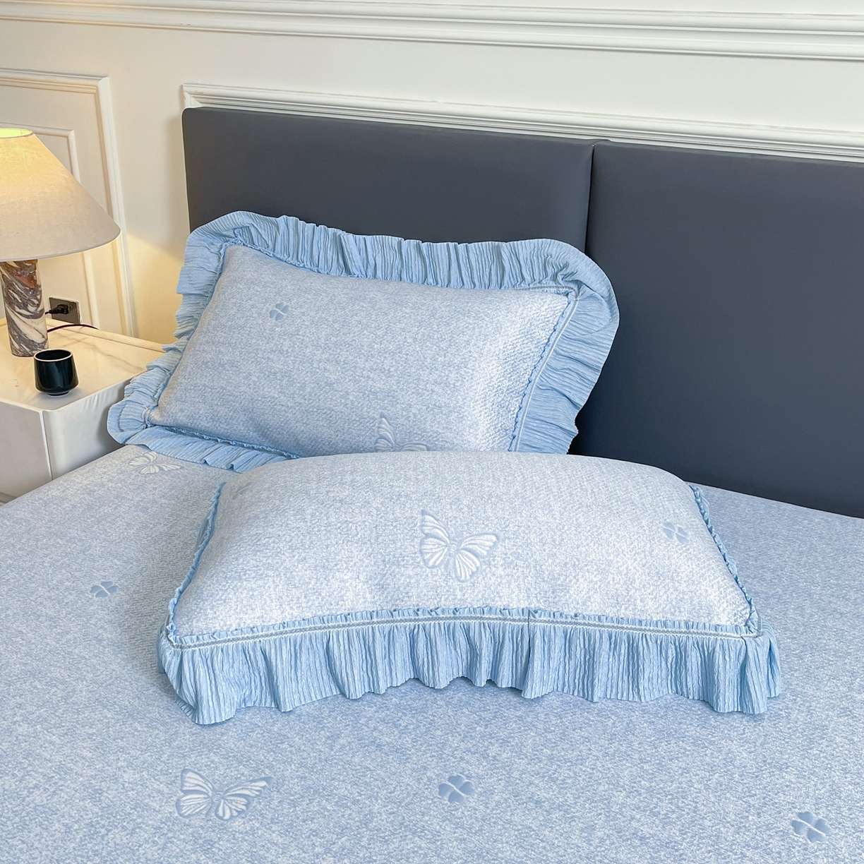 91家纺网 家纺一手货源 找家纺 绒艺席业 2026年新款立体浮雕工艺正宗凉感豆豆席凉席席子-床裙款 豆豆彩蝶-蓝色