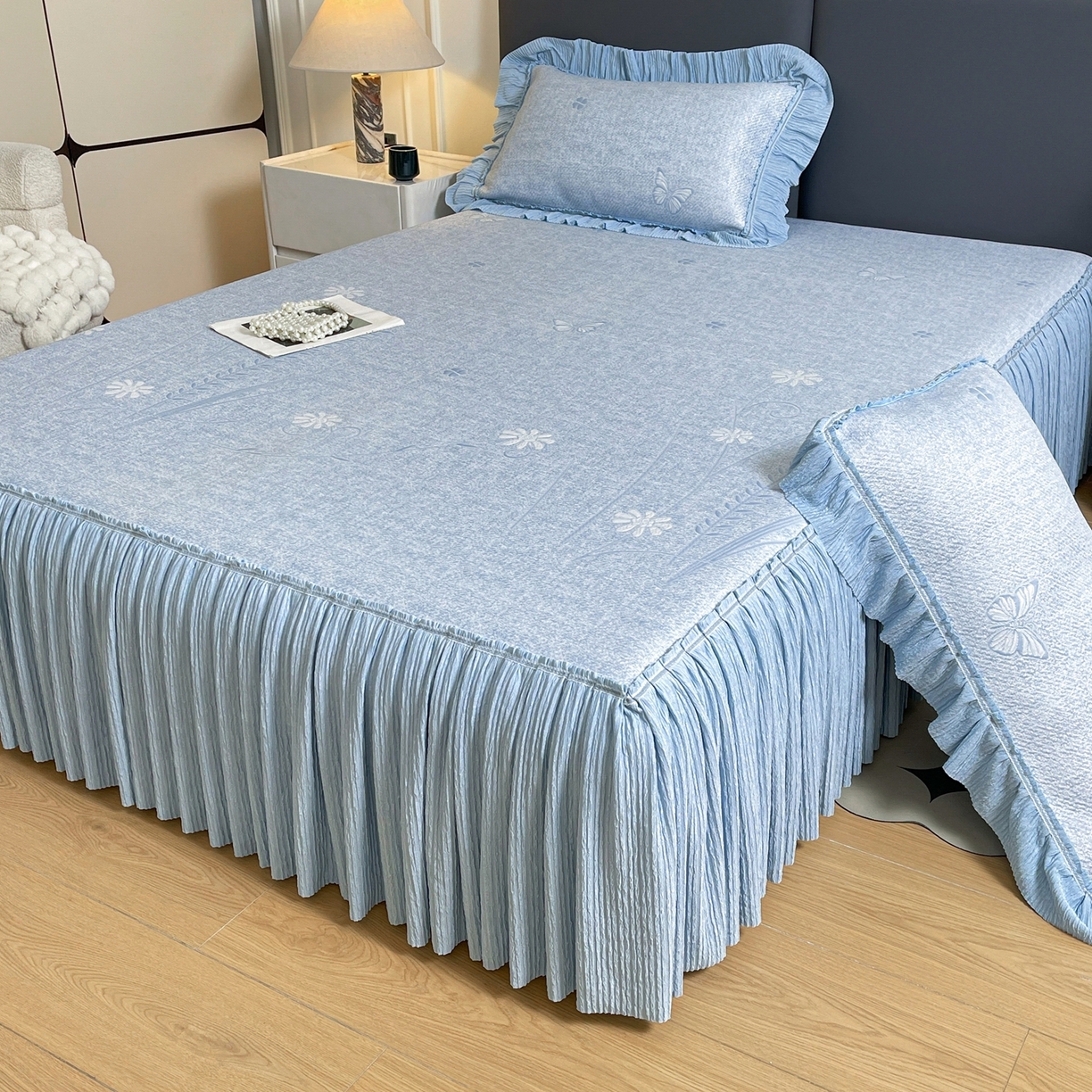 91家纺网 家纺一手货源 找家纺 绒艺席业 2026年新款立体浮雕工艺正宗凉感豆豆席凉席席子-床裙款 豆豆彩蝶-蓝色