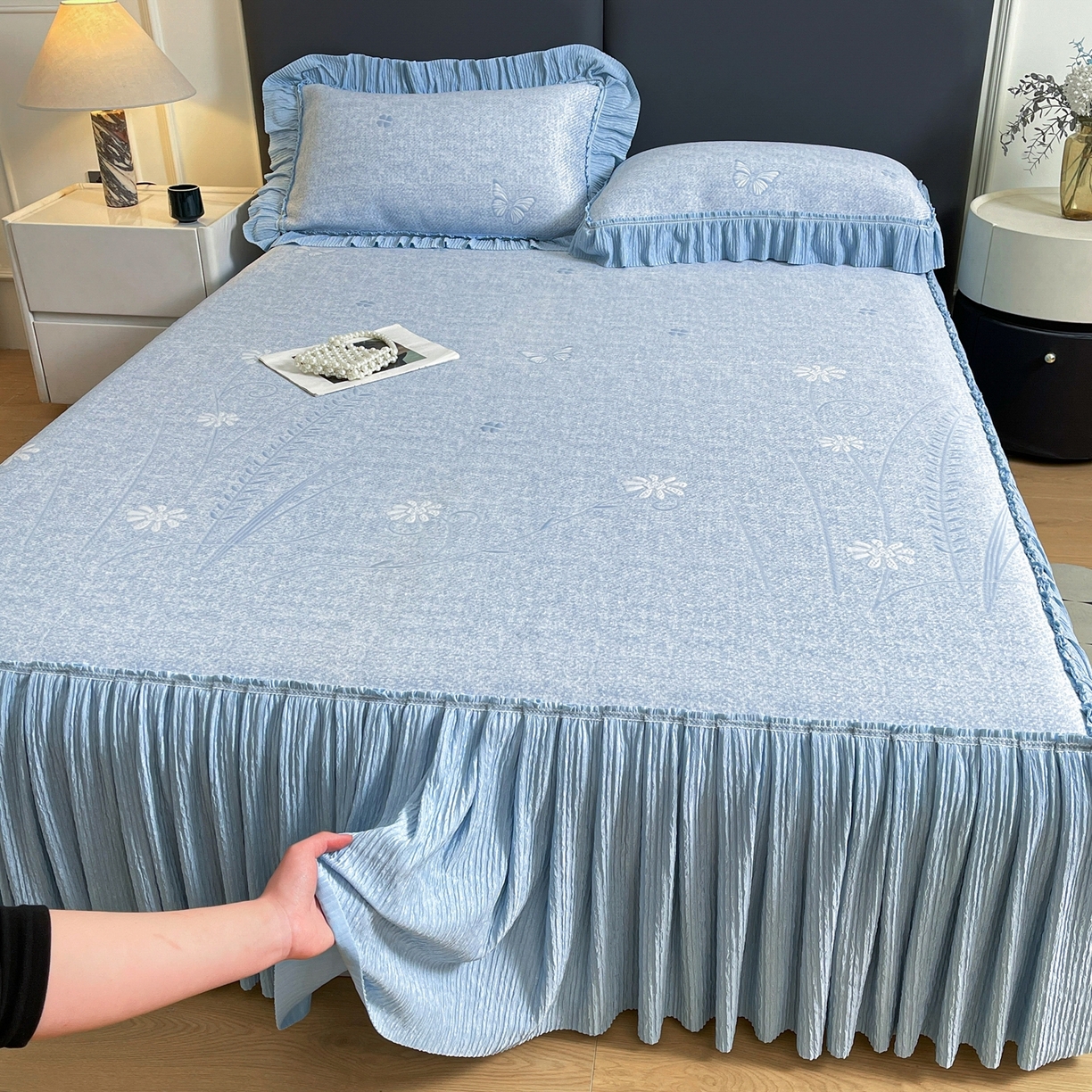 91家纺网 家纺一手货源 找家纺 绒艺席业 2026年新款立体浮雕工艺正宗凉感豆豆席凉席席子-床裙款 豆豆彩蝶-蓝色