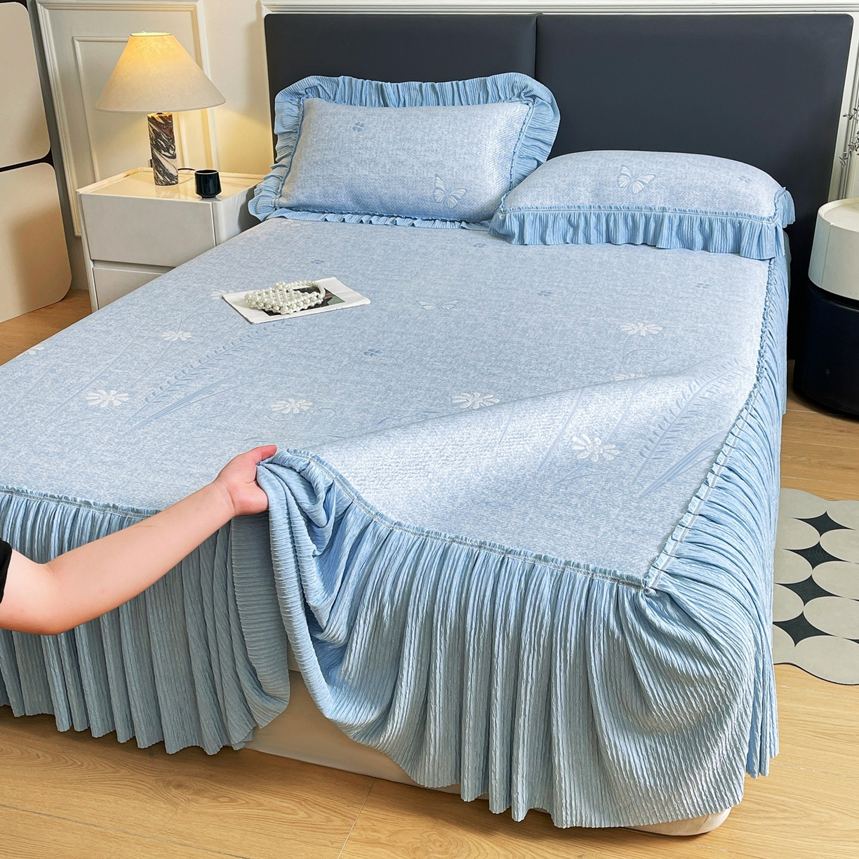 91家纺网 家纺一手货源 找家纺 绒艺席业 2026年新款立体浮雕工艺正宗凉感豆豆席凉席席子-床裙款 豆豆彩蝶-蓝色