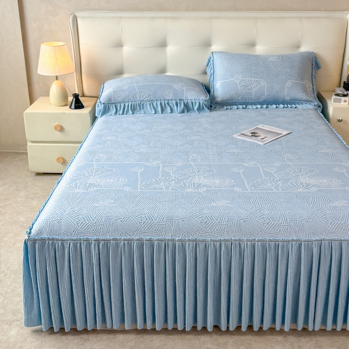 91家纺网 家纺一手货源 找家纺 绒艺席业 2026年新款立体浮雕工艺正宗凉感豆豆席凉席席子-床裙款 豆豆荷塘月色-蓝色