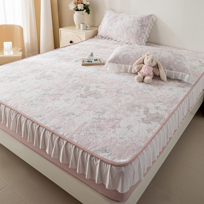 91家纺网 家纺一手货源 找家纺 伊人坊 2026新款A类550克凉感提花值过0.21冰豆豆家用凉席子三件套夏季-花边床笠款 繁花-粉