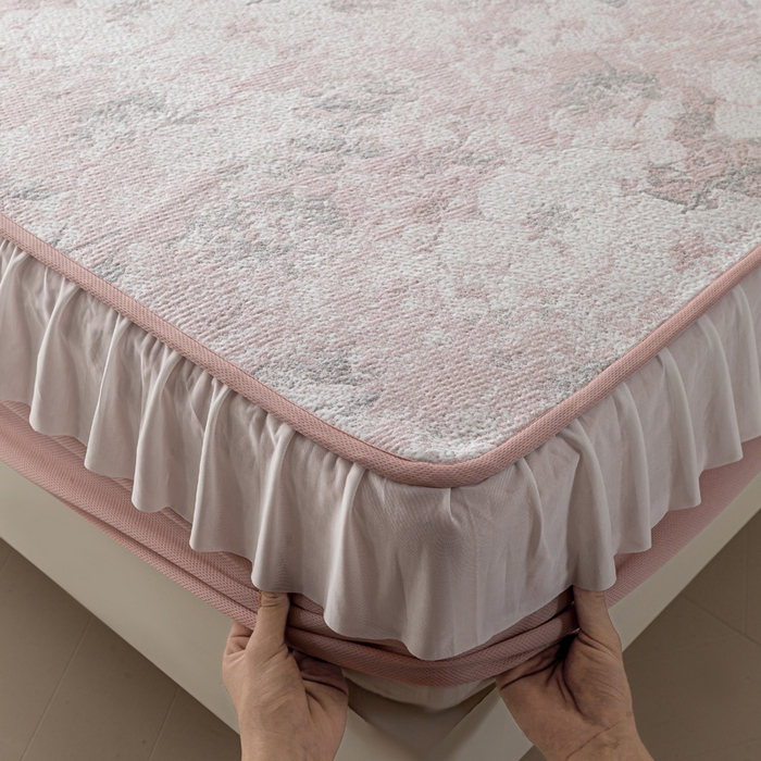 91家纺网 家纺一手货源 找家纺 伊人坊 2026新款A类550克凉感提花值过0.21冰豆豆家用凉席子三件套夏季-花边床笠款 繁花-粉