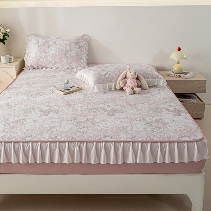 91家纺网 家纺一手货源 找家纺 伊人坊 2026新款A类550克凉感提花值过0.21冰豆豆家用凉席子三件套夏季-花边床笠款 繁花-粉