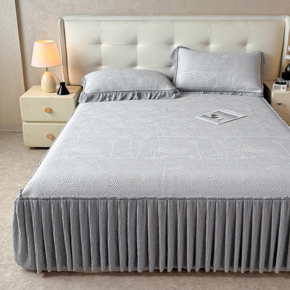 91家纺网 家纺一手货源 找家纺 绒艺席业 2026年新款立体浮雕工艺正宗凉感豆豆席凉席席子-床裙款 豆豆荷塘月色-灰色