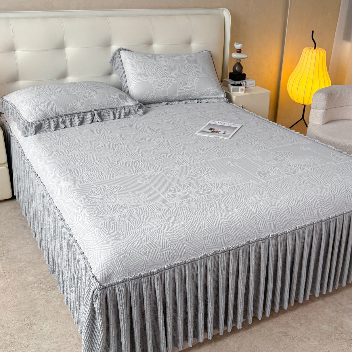91家纺网 家纺一手货源 找家纺 绒艺席业 2026年新款立体浮雕工艺正宗凉感豆豆席凉席席子-床裙款 豆豆荷塘月色-灰色