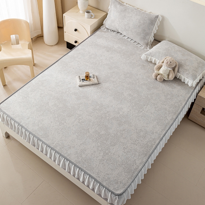 91家纺网 家纺一手货源 找家纺 伊人坊 2026新款A类550克凉感提花值过0.21冰豆豆家用凉席子三件套夏季-花边床笠款 繁花-灰