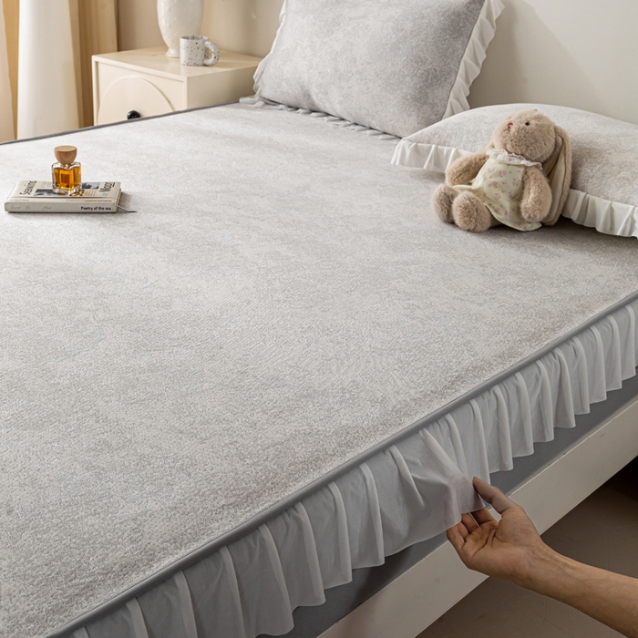 91家纺网 家纺一手货源 找家纺 伊人坊 2026新款A类550克凉感提花值过0.21冰豆豆家用凉席子三件套夏季-花边床笠款 繁花-灰