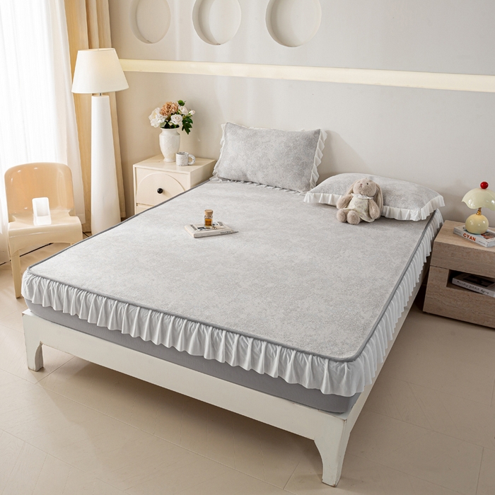 91家纺网 家纺一手货源 找家纺 伊人坊 2026新款A类550克凉感提花值过0.21冰豆豆家用凉席子三件套夏季-花边床笠款 繁花-灰