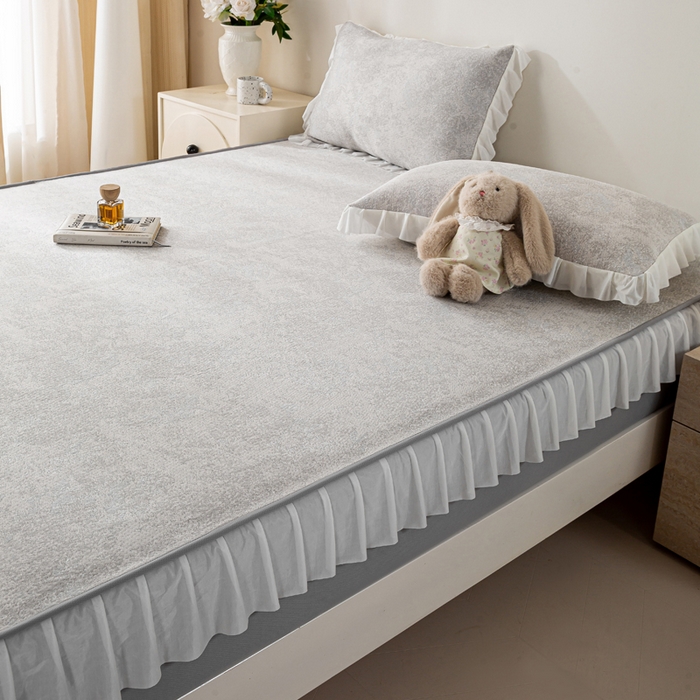 91家纺网 家纺一手货源 找家纺 伊人坊 2026新款A类550克凉感提花值过0.21冰豆豆家用凉席子三件套夏季-花边床笠款 繁花-灰